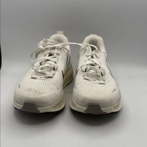 Nike Vomero 18 ZoomX women’s 10 White and Black Sneakers S10 - Picture 2 of 6